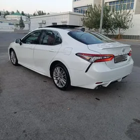 Toyota Camry 2021