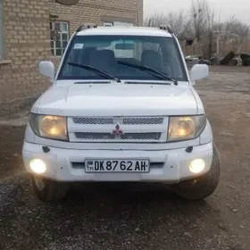Mitsubishi Pajero 2000