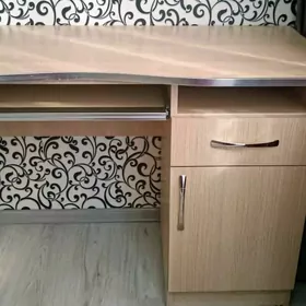 Письменный стол