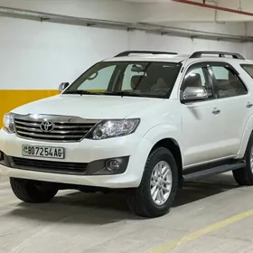 Toyota Fortuner 2012