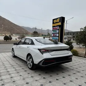 Hyundai Elantra 2025