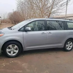 Toyota Sienna 2012