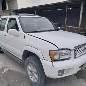 Nissan Pathfinder 2000