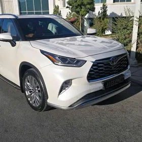 Toyota Highlander 2021