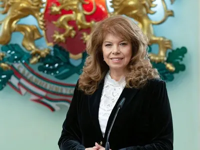 Iliýana Ýotowa Bolgariýanyň Prezidenti wezipesinde ilkinji zenan maşgala boldy