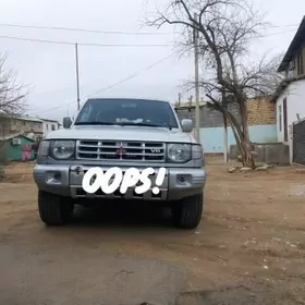 Mitsubishi Pajero 1999