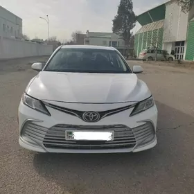 Toyota Camry 2021