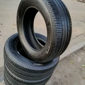 235 65 18 Michelin 2024