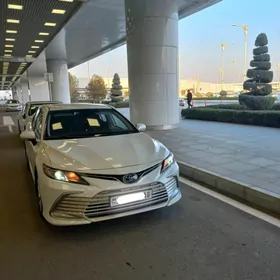 Toyota Camry Hybrid 2022