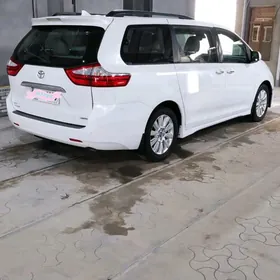 Toyota Sienna 2019