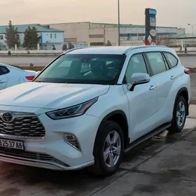 Toyota Highlander 2021