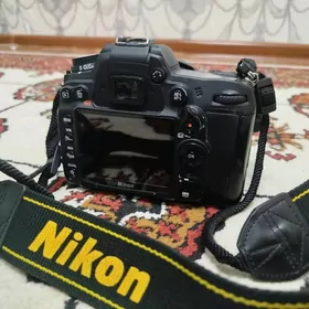NIKON D