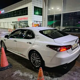 Toyota Camry 2021