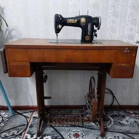 Швейная машинка