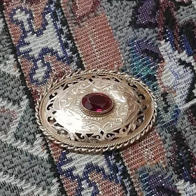 Gadymy gyzyl buroŝka zawot