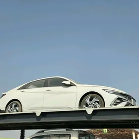 Hyundai Elantra 2025