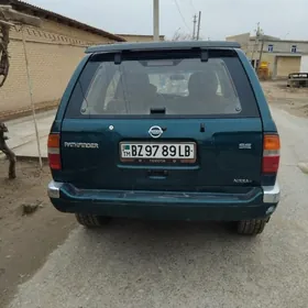 Nissan Pathfinder 1996
