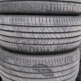 225-40-18 kumho 2023