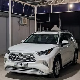 Toyota Highlander 2021