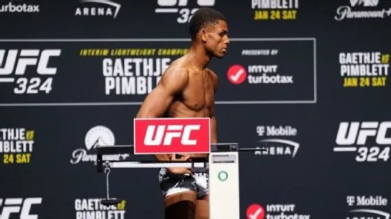 Боец UFC потерял сознание сразу после взвешивания. Поединок отменён