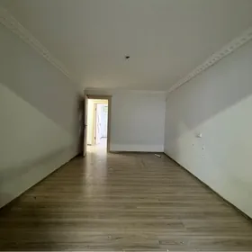 Срочно3 ком  1 этаж 9 мкр