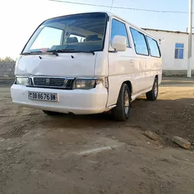 Nissan Urvan 2001