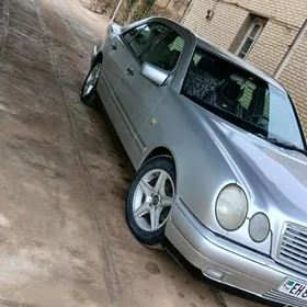 Mercedes-Benz E320 1996