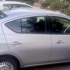 Nissan Versa 2014