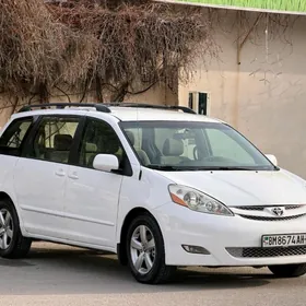 Toyota Sienna 2008