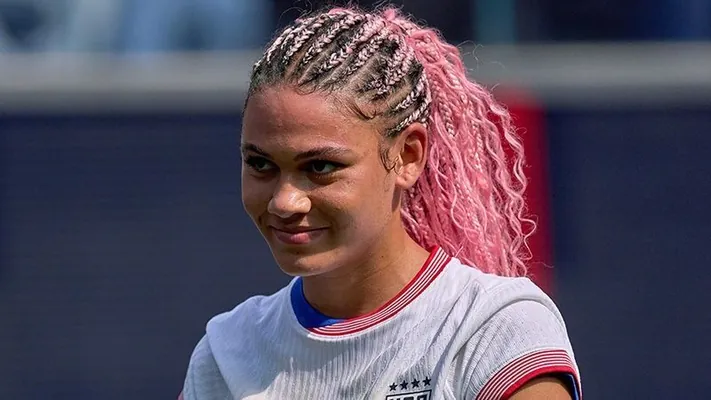 Дочь легендарного баскетболиста стала самой высокооплачиваемой футболисткой