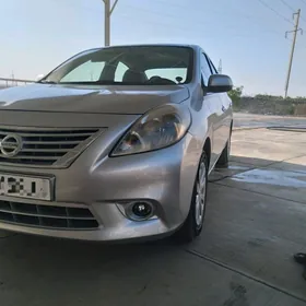 Nissan Versa 2012
