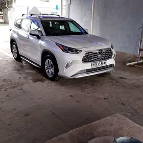 Toyota Highlander 2021