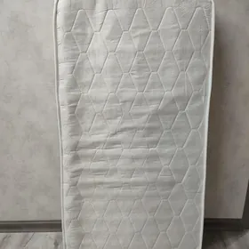 матрас и кровать