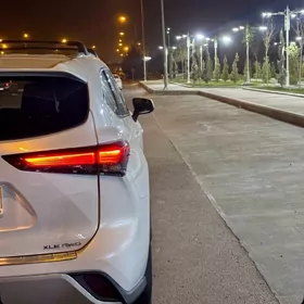 Toyota Highlander 2022