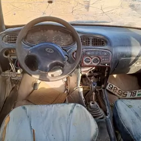 Hyundai Elantra 1996