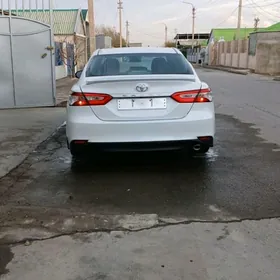 Toyota Camry 2018