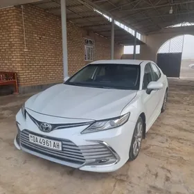 Toyota Camry 2021