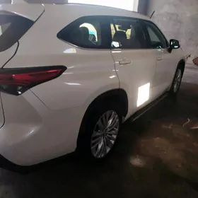 Toyota Highlander 2021