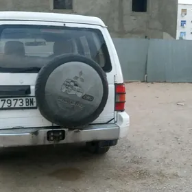 Mitsubishi Pajero 1993