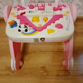 Детский столик  и игрушка