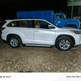 Toyota Highlander 2016