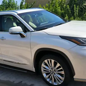 Toyota Highlander 2021