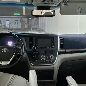 Toyota Sienna 2019