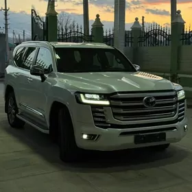 Toyota Land Cruiser 2023