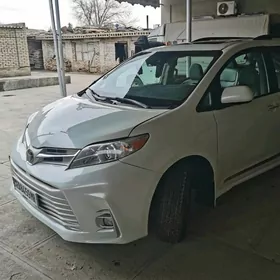 Toyota Sienna 2019