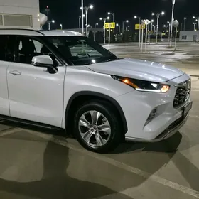 Toyota Highlander 2021