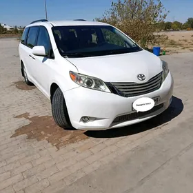 Toyota Sienna 2010