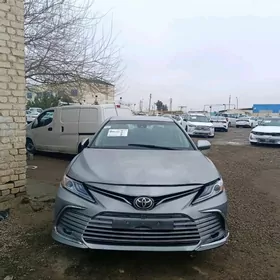 Toyota Camry 2021