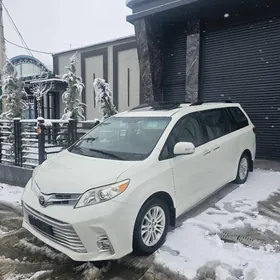 Toyota Sienna 2017