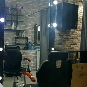 salonda iş ýerleri bar